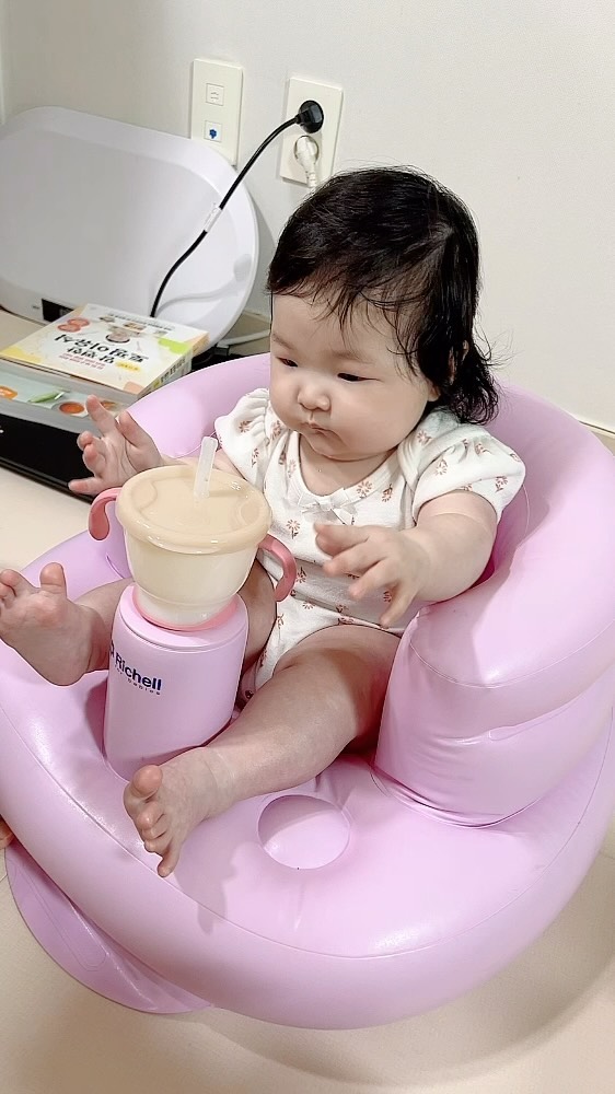 직수만 하던 애기가
커서 빨대컵으로 물도먹고😭
진짜 너무 대견해🥹🩷

#딸#이유식#애기#아기여워#육아일상
#아기여워챌린지
#킨더쑥쑥챌린지
#독일킨더밀쉬