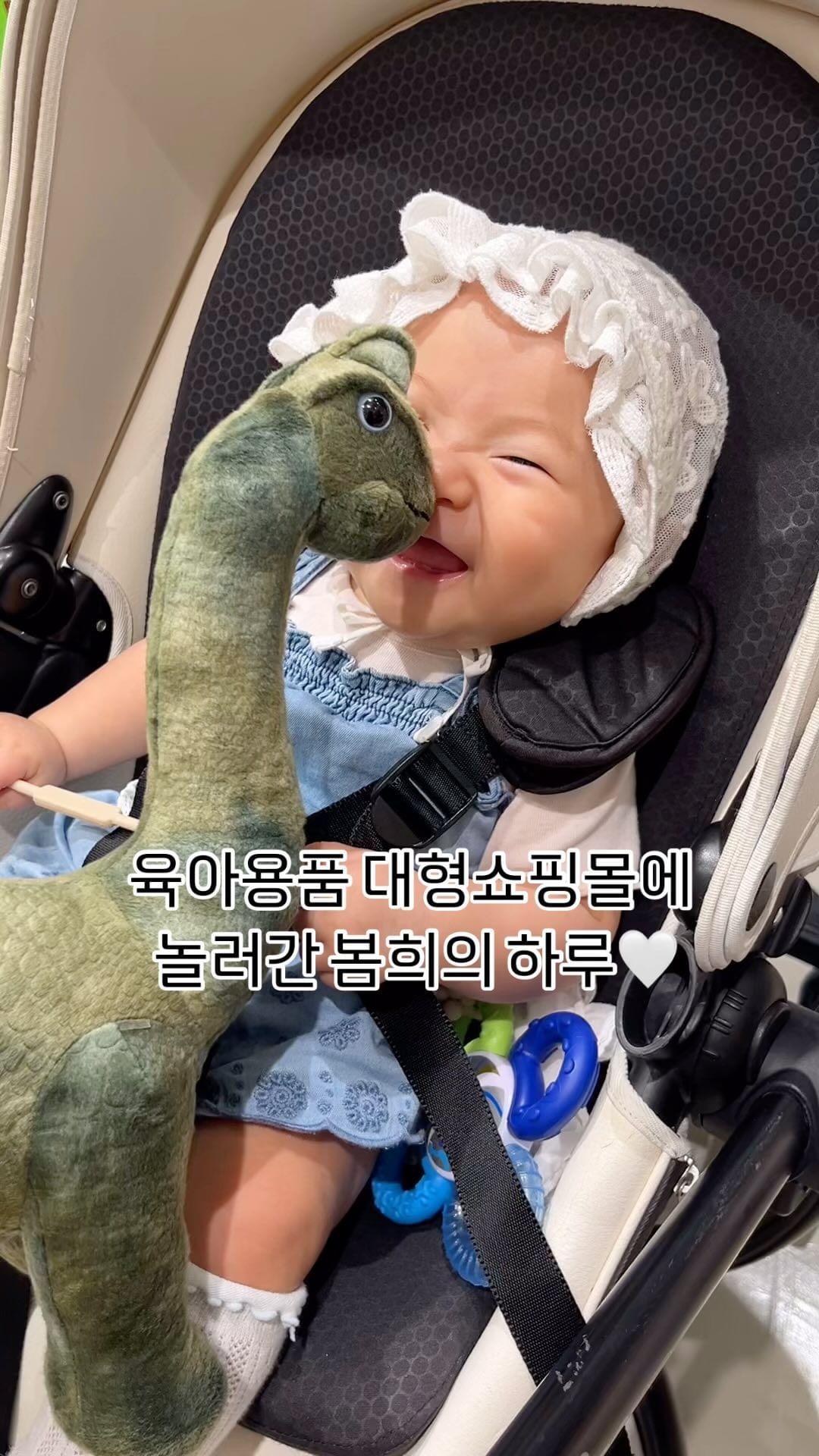 #광고 지만 리얼 만족 스토리
봄희와 함께 다녀온 요즘 가장 핫한
육아용품 대형쇼핑몰 링크맘!🤍

링크맘은 단독 4층 건물에 
넓은 주차장까지 준비되어있어서 
임산부는 물론 가족끼리 같이
방문하기도 좋을 것 같더라구요!! 

또한 카페, 식당이 있어 
쇼핑하다가 여유롭게 휴식도 가능!

수유실과 키즈룸도 잘 되어있어서
5개월아기와 둘이 갔는데 불편함이 없었어요👍🏻

1층에서 부가부, 스토케 등 
다양한 유모차 브랜드와 카시트를
자유롭게 타보며 고를 수 있어서 좋았는데

무엇보다 쾌적한 환경에서 
 여러 브랜드를 한곳에서 만나볼 수 있는데
호객도 없고 가격까지 저렴해서 
정말 만족스러운 쇼핑이었답니다☺️

현재 ‘슈퍼세일이 돌아왔다! 링크맘 오픈위크’
기획전이 8월 1일까지 진행한다고 해요! 
-베이비뵨 최대 18% 할인
-더블하트 최대 65% 할인  등
어마어마한 할인혜택이 기다리고 있으니 놓치지 마세용~!
(자세한 내용은 링크맘 어플을 확인해주세요 ^^)

#링크맘쇼핑몰용인점
@linkmom_official 
용인시 기흥구 동백죽전대로 175번길 6
10:30~ 19:00 연중무휴