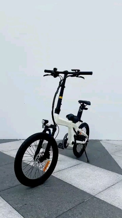 #협찬 

🌟 K20-PRO 전기자전거 🌟

주행의 혁신을 경험하세요! 🚴‍♂️💨 스마트 디스플레이로 안전한 경로 안내는 물론, APP 연동으로 잠금장치, 라이트 ON/OFF, 네비게이션까지 간편하게 제어할 수 있어요! 📱✨

💪 강력한 성능: K20의 모터와 체인은 42N.m 토크로 강력한 힘을 제공하며, 시마노 7단 변속 시스템으로 경사도 25%에서도 손쉽게 이동할 수 있습니다! ⛰️🔄

🔋 스마트한 파워 관리: Smart Torque Sensor로 효율적인 주행거리를 확보하고, 스피드센서가 장착된 동급 제품보다 한층 진보된 성능을 자랑해요! 📏⚡

🚲 경량화된 디자인: 폴딩형 K20-PRO는 배터리 포함 차체 총 중량이 20Kg으로 휴대가 용이해요! 어디서나 간편하게 이동할 수 있습니다! 👜💼

🔋 배터리 신뢰성: 삼성에서 제조한 국내 배터리로 안전성 UP! 추가 가능한 LG제조 보조배터리(약 1Kg)로 장거리 주행도 문제없어요! 총 17Ah로 긴 주행거리 확보! 🛡️🔋

안전 규정 준수 필수! ⚠️

1.자전거 전용 도로에서만 운행 가능
2.속도는 25Km 미만(24Km)으로 제한
3.만 16세 이상부터 운행 가능
4. 헬멧은 필수 착용!

K20-PRO와 함께 안전하고 
즐거운 라이딩을 경험해보세요! 🌊🚴‍♀️ 

#유테크 #ADO #K20PRO #전기자전거 #미니벨로 #전기미니벨로 #20인치미니벨로필 #20인치자전거 #접이식미니밸로 #접이식자전거 #접는자전거 #자전거추천 #미니자전거 #접이식전기자전거 #여성자전거 #가벼운자전거 #가성비전기자전거