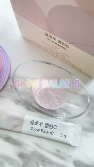 #협찬 @glowbalanc 

의사가 배합하고
약사가 공동개발한 고함량 글루타치온 비타민 글로우밸런씨에요!

순도 98% 

제대로 업그레이드된 글로우 밸런C랍니다

ㆍL 글루타치온 98% 320mg 함유
ㆍ하루 1포 간편섭취
ㆍ비타민C 2000mg함유

해외에서도 사랑받는 글루타치온!

나이가 들수록 체내 글루타치온 양은 감소하기 때문에 꾸준한 섭취가 필요해요

차원이 다른 글로우 밸런C의 함량을 확인해 보아요

레몬 약 40개의 비타민C 함유로 체내 글루차치온 수치를 높이는데 도움이 된답니다

특유의 쿰쿰한 맛보단 상콤한맛이 강해서 거부감없이 섭취하기 좋았어요

당은 0g!
핑크색은 천연 히비스커스가 함유되어있어요!

#글루타치온 #영양제추천 #비타민C #이너뷰티 #비타민추천