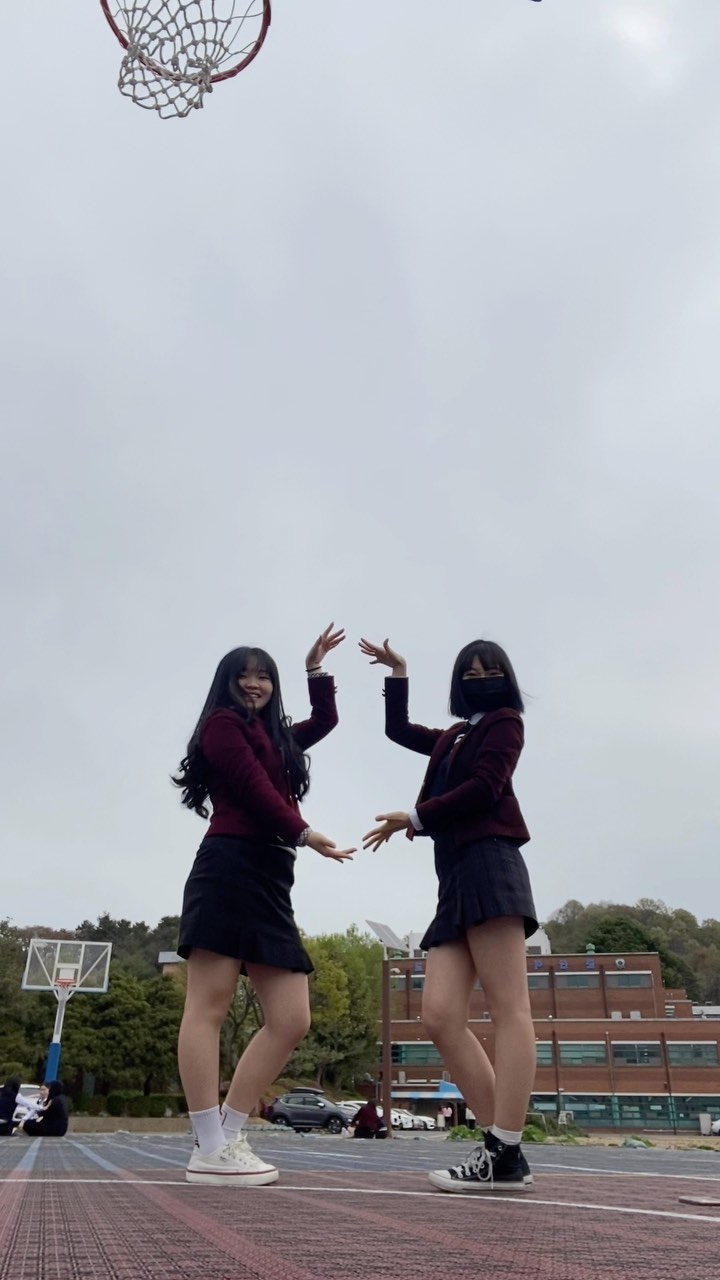 🌹❤️
.
.
.
@blackpinkofficial @sooyaaa__ 
#reels #reelsinstagram #릴스 #릴스타그램 #jisoo  #flower #dancechallenge #dance #댄스#챌린지 #고딩 #05