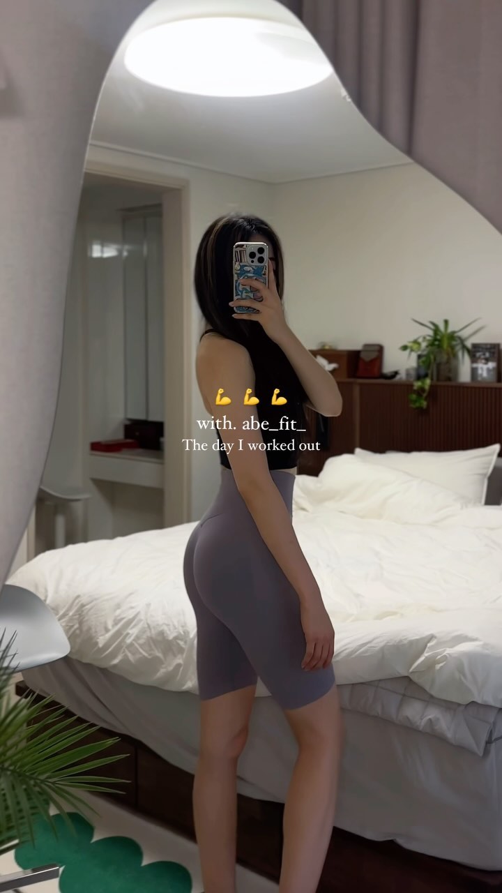 굿모닝 주말권 운동데이🔥

어운완 핫체데이😌
꼬까옷 입고 운동하기🤍

기분이가 조크든요. 
기분이가 좋아서 그런지 운동도 더 잘되거든요. 
ㅋㅋㅋㅋㅋ

오늘 꼬까옷은
에이브 운동셋업!

브라탑부터 크롭티+레깅스까지
착용감 굿. 디자인 취저☺️👍

특히 크롭티가 뱃살 가려줌..넘 좋음..🫣ㅋㅋㅋ

무튼
다들 주말 스타트 준비하셔쬬🔥
굿데이되십셩!!!

#제품제공 #에이브 #abe #애슬레저룩 #에이브핏 #유지어터그램 #다이어터소통 #minivlogger #healthday