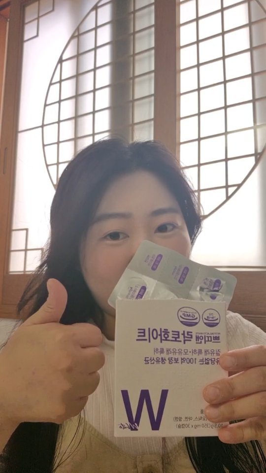 #협찬 하루 한알 나를 위한 투자
[ 쁘띠앤질유래유산균 ]

장 건강에 도움을 주는 유산균으로 유해균을 억제하고 유산균을 증식시켜
배변 활동을 원할히 하고 😍😍

장내에서 프로바이오틱스가 증가하는데 도움을 줘요 ~ 💕
 

이런 유산균이 100억균이나 들었고 
독일산 아연과 미국산 셀렌이 함께
한알에 다 들어가 있어 챙겨 먹기 편하고 !!!

작은 크기에 무색무취에다 식물성 캡슐공법으로 소화의 부담 또한 줄여서 좋아요 ❤️ 

원래 알약 못 삼키는 편인데 목 넘김이 부드러워요 👍 👍 👍 

@petitn_official

#쁘띠앤 #쁘띠앤질유래유산균 #질유래유산균 #모유유래유산균 #질유산균추천 #임산부유산균 #임산부유산균추천 #여성유산균 #여성유산균추천
#어른아이 #쌍콤한어른이맛집❤️