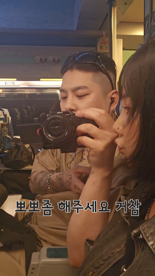 오늘은 #부부의날 이래용
기념삼아 뽀뽀를 구걸하는 문오🐙
카메라나 보라는 찍쟁이📸
오래만나면 다이러니 #현실커플

#부부스타그램 #부부일상 #커플여행