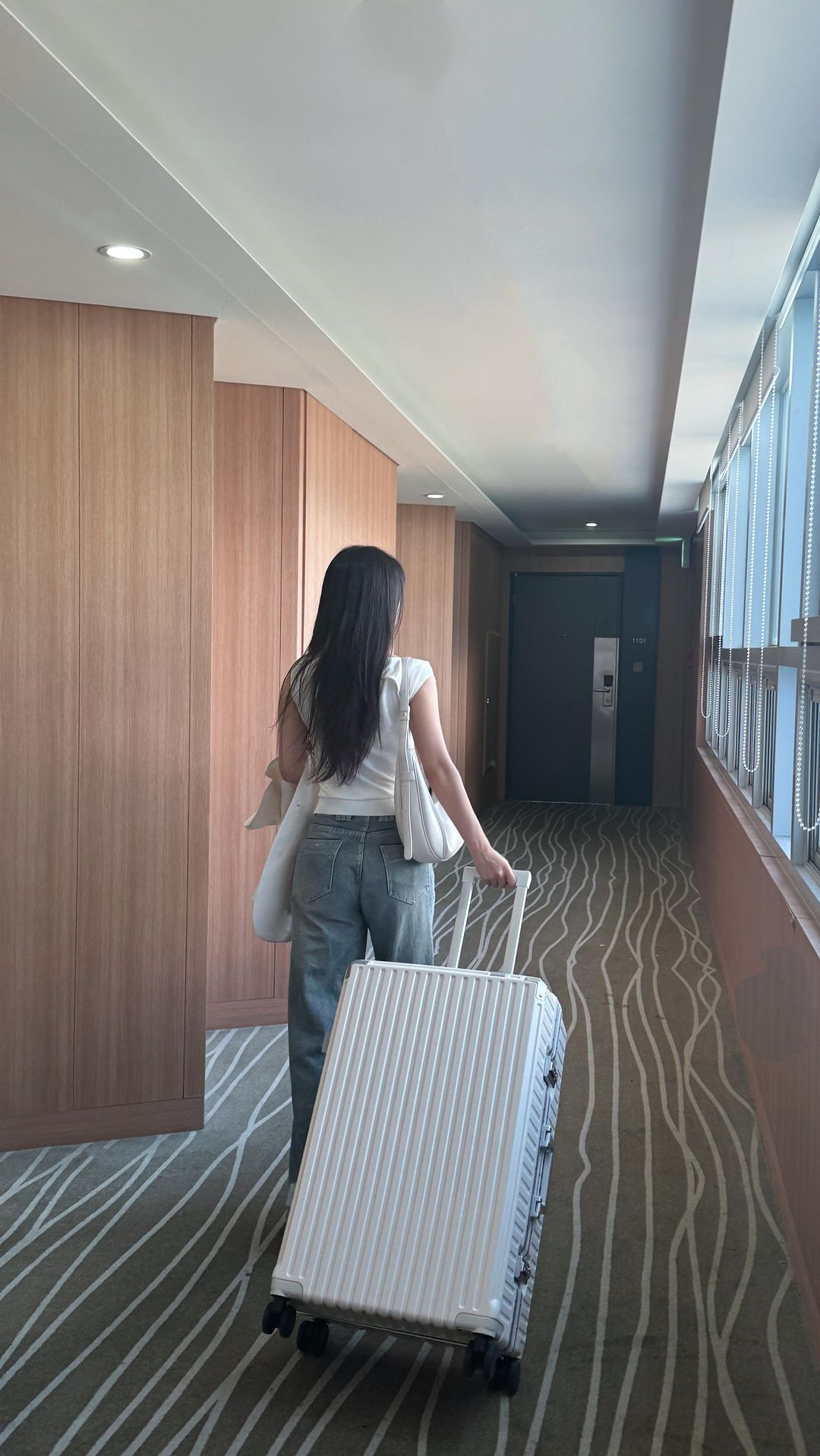 판교 더현대에 공항이~?? 
프리미엄 캐리어 브랜드 코르딕스가 팝업 스토어를 열었다고 해서, 냉큼 다녀왔어요 ! 
비행기 창문과 체크인 카운터,공항 컨베이어 벨트를 그대로 재현하여 여행의 설렘이 느껴지는 공간이였어요ㅎㅎ

🎁팝업 스토어 단독 이벤트 도 진행중이니, 웨안가 ?
 ✈️최대 34% 할인- 팝업스토어 현장 구매시에만 캐리어 10%할인, 추가상품 최대 34%할인 까지 !!
✈️팝업스토어에서 캐리어 구매시, 4만원 상당 한정판 보관백,네임택 증정
✈️한정판 5종 캐리어 전용 스티커 증정 이벤트 (인스타그램 팔로우,인증샷 촬영시)
✈️추억의 뽑기 게임 이벤트( 코르딕스 캐리어, 포그니백, 목베개 등 참여인원 전원 상품 증정) 

[사전예약 캐리어 15% 할인] 인스타그램 프로필 링크를 통해 자사 홈페이지에서 사전예약 구매시 캐리어 15% 할인 이벤트까지 진행중이래요!
캐리어의 경우 부피가 커 현장에 준비할 수 있는 물량이 한정되어있어 사전예약이 아닌 현장구매시 부득이하게 택배로 발송인점 참고 부탁드려요 ㅎㅎ

📍장소 : 더현대 판교 3층, 프로젝트랩 🗓️2024년 07월 19일(금) ~ 2024년 07월 21일(일) 
⏰ 월~목 10:30 ~ 20:00 / 금~일 10:30 ~ 20:30

@cordix_official

#코르딕스 #Cordix #팝업스토어 #팝업 #팝업스토어오픈 #서울팝업스토어 #캐리어 #캐리어추천  
#팝업스토어 #팝업 #서울팝업스토어 #팝업스토어행사 #팝업행사 #백화점 #할인 #할인이벤트 #할인행사 #코르딕스캐리어 #코르딕스가방 #서울팝업 #판교놀거리 #판교더현대