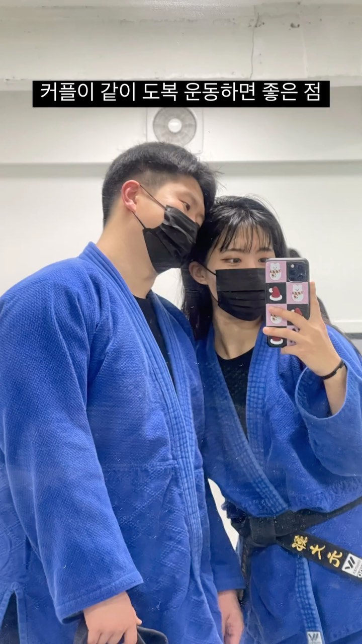 커플이 같이 도복 운동하면 좋은 점 🥋

싸워도 자유대련 하다보면 풀린다
운동 하는 모습이 멋있다
데이트를 오픈매트로 갈 수 있다
도복 입은 모습이 섹시하다,, 크크 🤤
재밌다 !😆👍🏻

유도도 주짓수도 짱 잼스니까 다들 같이 하면 좋겠당 🖤🥋🔥

#유도#judo#주짓수#bjj#헬스#유도장#주짓수체육관#주짓수라이프
#커플운동#커플#릴스#운동릴스#커플바디프로필