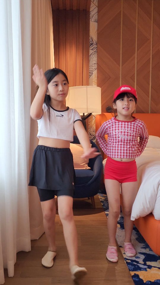 #고민중독 
입수 전 준비운동

#하윤하음 #자매일상 #연락주세요 #HYBE #sm #jyp #yg #아이돌지망생 #가르쳐주세요 #댄스챌린지 #dancechallenge #QWER