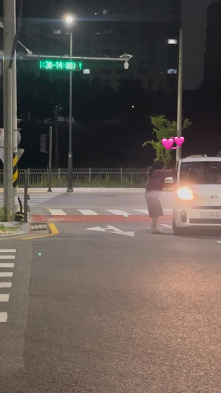 언제와~~🫧🫧
.
.
중국-한국 2년 장거리 연애 끝나고 만나는 날♥️

#인생네컷포즈#하루필름포즈#네컷포즈#우정포즈#커플포즈#커플포즈추천#커플룩#커플템#장거리커플#롱디커플 #커플룩추천#장거리연애  #커플협찬 #협찬환영 #커플룩#커플템#커플계정맞팔 #커플계정소통 #커플룩추천#커플신발#좋반#첫줄반사#맞팔#fff#likeforlikes #여자친구 #reelsinstagram 
#남자친구#reels #장거리#장거리연애#롱디커플#롱디