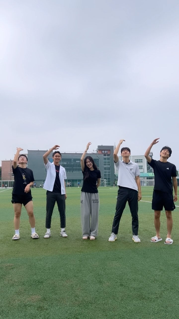 아 방향 맞추자며 
그래도 귀엽다 7반 ㅠㅠ ♥︎
#경신고 #서울경신고 #경신고등학교 #교생 #축구부 #포철고챌린지 #릴스 #reels