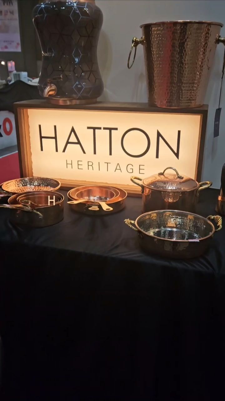 해튼 헤리티지
in 킨텍스
2024 고카프 😃 

반짝반짝 🌟 
시선을 사로잡는 ~~반짝반짝 빛나는 "HATTON HERITAGE"
@hatton_life_official

짪게 ~~
올해 2024' 고카프 다녀왔습니다.
해튼 신제품!
황동(BRASS), 적동(COOPER)
소주잔도 감성시대~ ^^

#캠핑 #황동식기 #주방용품 #키친 #키친용품 #해튼헤리티지 
#2024고카프 #킨텍스캠핑페어