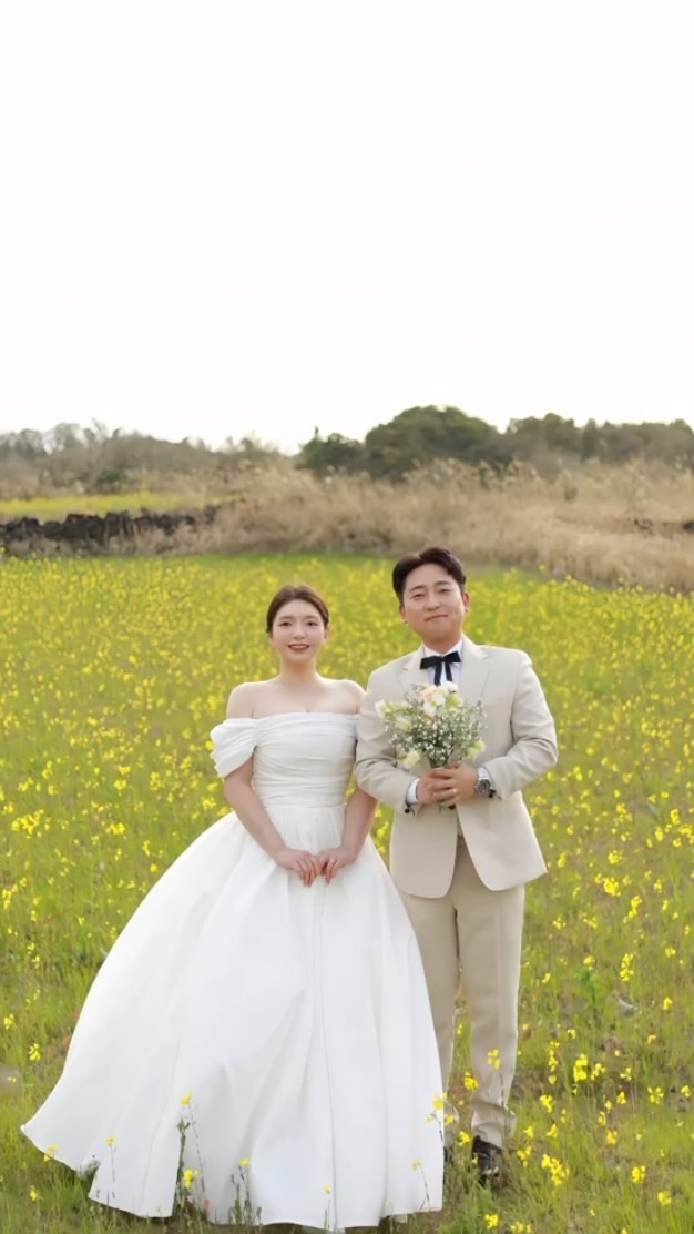 첫번째 웨딩스냅 릴스 =🌼유채꽃🌼

찍은 장소별로 릴스올리는게 목표인데... 일단 유채꽃에서 찍은것 부터 올리고 생각해야지😅