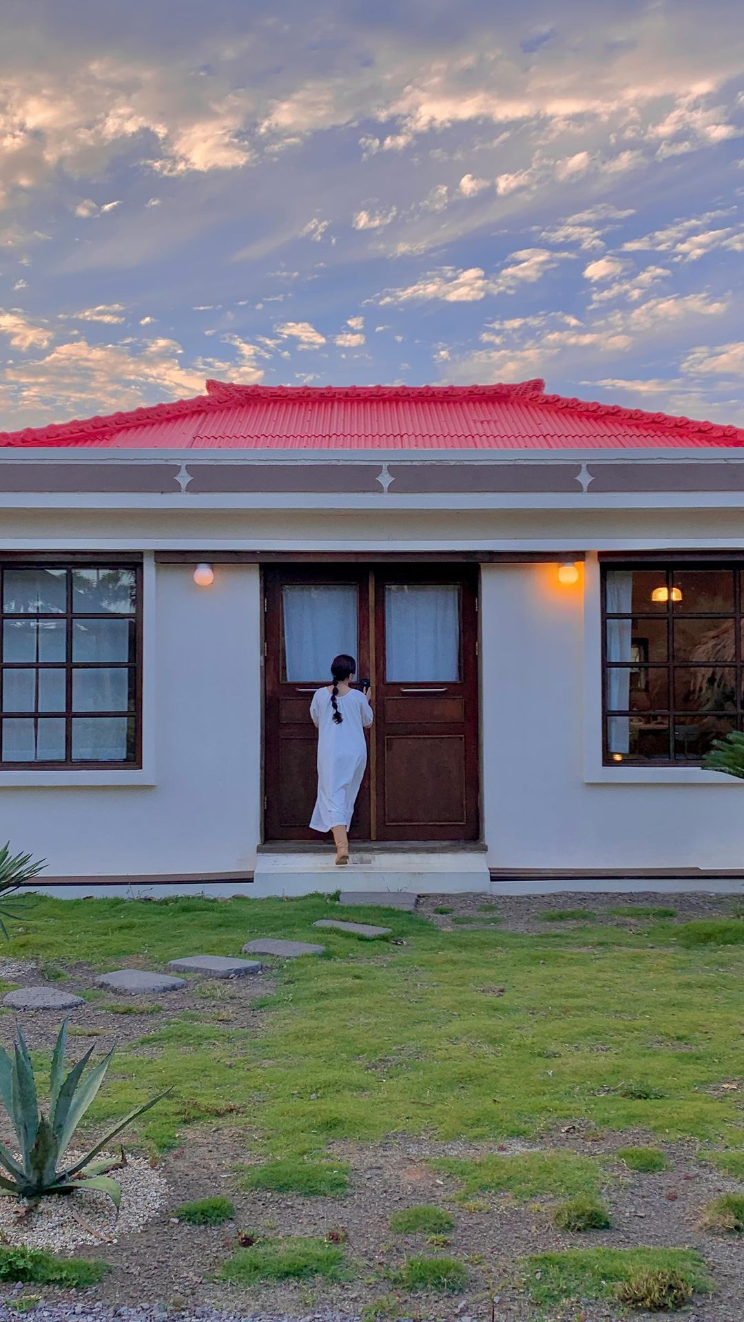 제주 서귀포에서 즐기는 동남아 바이브🌴♥️

🏡제주 무릉이가 @mureong2ga 

📍제주 서귀포시 대정읍 서삼중로 96-6 대정읍 무릉리 2884
.
.
◽️고유 이용
◽️기준 2인 최대 3인
◽️독채, 자쿠지, 블루투스 스피커, 빔프로젝터, 에어랩, 야외 정원, 웰컴 커피&티, 캡슐커피머신

#무릉이가  #제주서쪽숙소 #제주서귀포숙소