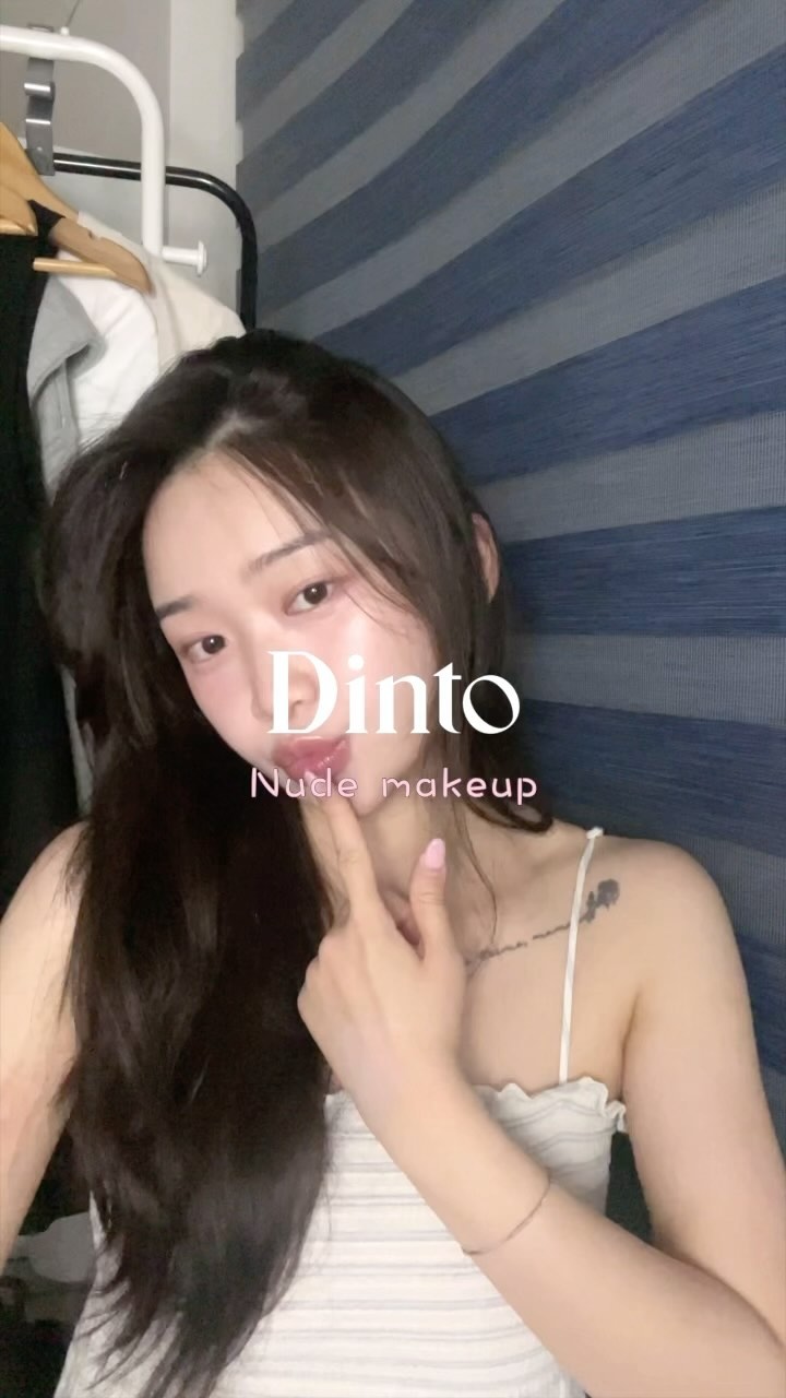 @dinto_cosmetic 장화신은 고양이에 영감을 받아 완성된 dinto의 르샤 부뜨 콜렉션이 출시되었어요🐈🐾
독보적인 무드와 패키지를 자랑하는 딘토 ! 고양이 발바닥에서 영감을 받은 치크&아이 멀티유즈 팔레트와 끈적임 없는 촉촉물먹광을 자랑하는 블러젤리 플럼핑 립틴트가 탄생했읍니다💗 그 중에서도 제 원픽은 … #762 핑크샤 와 #774 너티쥴리 ! 누디하면서 뽀용한 메이크업을 완성시켜 주어요😽 뉴트럴, 여름뮤트, 봄웜라에게 모두 어울리는 컬러라 다들 테스트 해보시길 바랍니냥😺🫶🏻

🙀8월 올영픽 (온,오프라인 할인) 40%
* 블러젤리 플럼핑 립 틴트 7종 
* 치크 & 아이 멀티유즈 팔레 트 3종 
* 블러글로이 립 틴트 6종

💝증정품
✨고양이 귀모양 틴트 모자
- 딘토 립틴트 2개이상 구매시 증정 
✨고양이 스티커
- 딘토 올영픽 모델 구매시 증정 
✨딘토의 뉴모델이자 최근 큰 화제를 일으킨 드라마 남주 포토카드 
- 딘토 제품 2만원이상 구매시 증정

딘토의 세번째 기부 프로젝트로 콜렉션 수익 일부가 9월9일 고양이의 날에 기부된다고 하니 서둘러주세요🐾🫶🏻

 #광고 #딘토 #고전문학비건뷰티 #장화신은고양이 #블러젤리틴트 #멀티팔레트 #아이팔레트 #섀도우팔레트 #틴트추천 #탕후루립 #셀피 #셀카 #selfie #selca