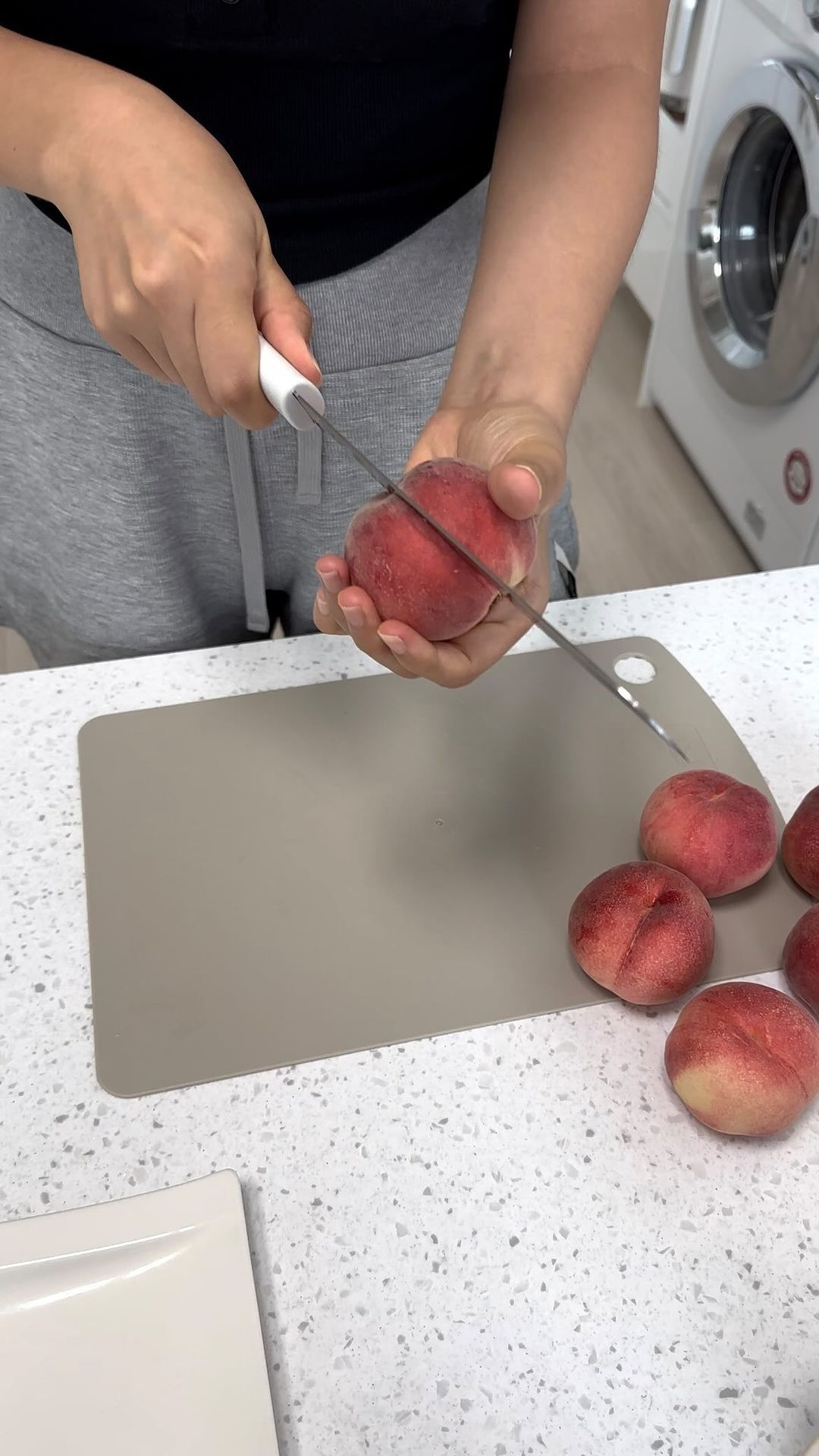 딱딱이 복숭아는 앞으로 이렇게만 드세요 🍑
세상 간편한 딱복 손질법 👍🏻

➡️ 대극천 딱딱이 복숭아 15박스 남았습니다 🧡
14.5브릭쓰 이상 고당도 딱복 | 산지직송
16개입 택포 28,000원 🚛

#복숭아 #딱딱이복숭아 #대극천복숭아 
#복숭아맛집 #생활꿀팁