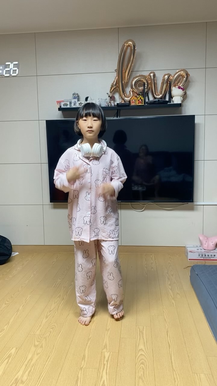 박태훈-깐병
오늘 진로체험 에서 배워온 춤😝
-
-
-
#박태훈#깐병#국제대진로체험#실용댄스#홍영주교수님한테배워옴#홍영주댄스 #홍영주교수님 #초4 #둘째#춤신춤왕#끼쟁이#댄스꿈나무#릴스#초딩릴스#릴스초딩