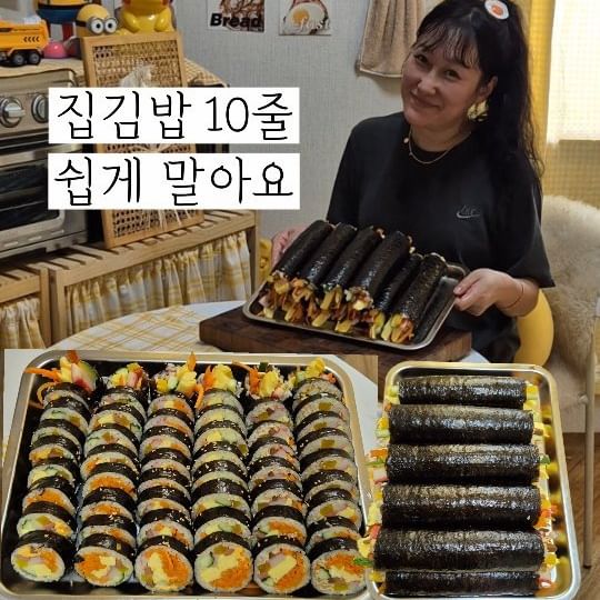 집김밥 10줄 말기♡
아늬 이무더위에
김밥이 너무 땡겨서^^
참치김밥은 빨리 상해서
일반김밥으로
유부도 집에있어 넣고 치즈도 넣고^^
딱 10줄만 말자고
땀 삐질 흘리면서
10줄 말았네예~
진짜 옷이 다젖었어요?ㅠㅠ
김밥 썰고 먹으니
아~~김밥 말길 잘해따ㅋㅋ
갑자기 기분이 좋아짐
(단순해ㅋㅋㅋ)
폭풍흡입하고
남은 김밥은 아시져?
김밥전 해먹을려구용♡
저는 오이는 물기제거로 한번 볶아요
밥에 마요 넣어보세요 맛있고
밥이 더잘말려요♡

휴가가 없는사람은 나야나~
행복한 휴가 보내세요

김밥레시피
1.밥을 꼬드밥 만들어
식힌뒤 참기름 소금 넣고 간해주세요
*여기서 팁
마요네즈 넣음 맛있고 밥이 잘펴져요
2.당근 채썰어 소금간 볶아주세요
3.계란 10개 풀어 소금 마요 넣고
계란말이로 만뒤 썰어주면
두꺼운 계란지단이됩니다
4.오이도 썰어 볶아주면 물기제거된답니다
5.맛살 햄 볶어주세요
6.김을 깔고 밥펴주고
야채넣고 돌돌~~
*같은색은 겹치지않게해주세요

#집김밥#김밥
#kimbap
#집밥#koeanfood #food #요리영상
#koreahouse #김밥만들기 
#집밥메뉴 #요리레시피#레시피
#cooking