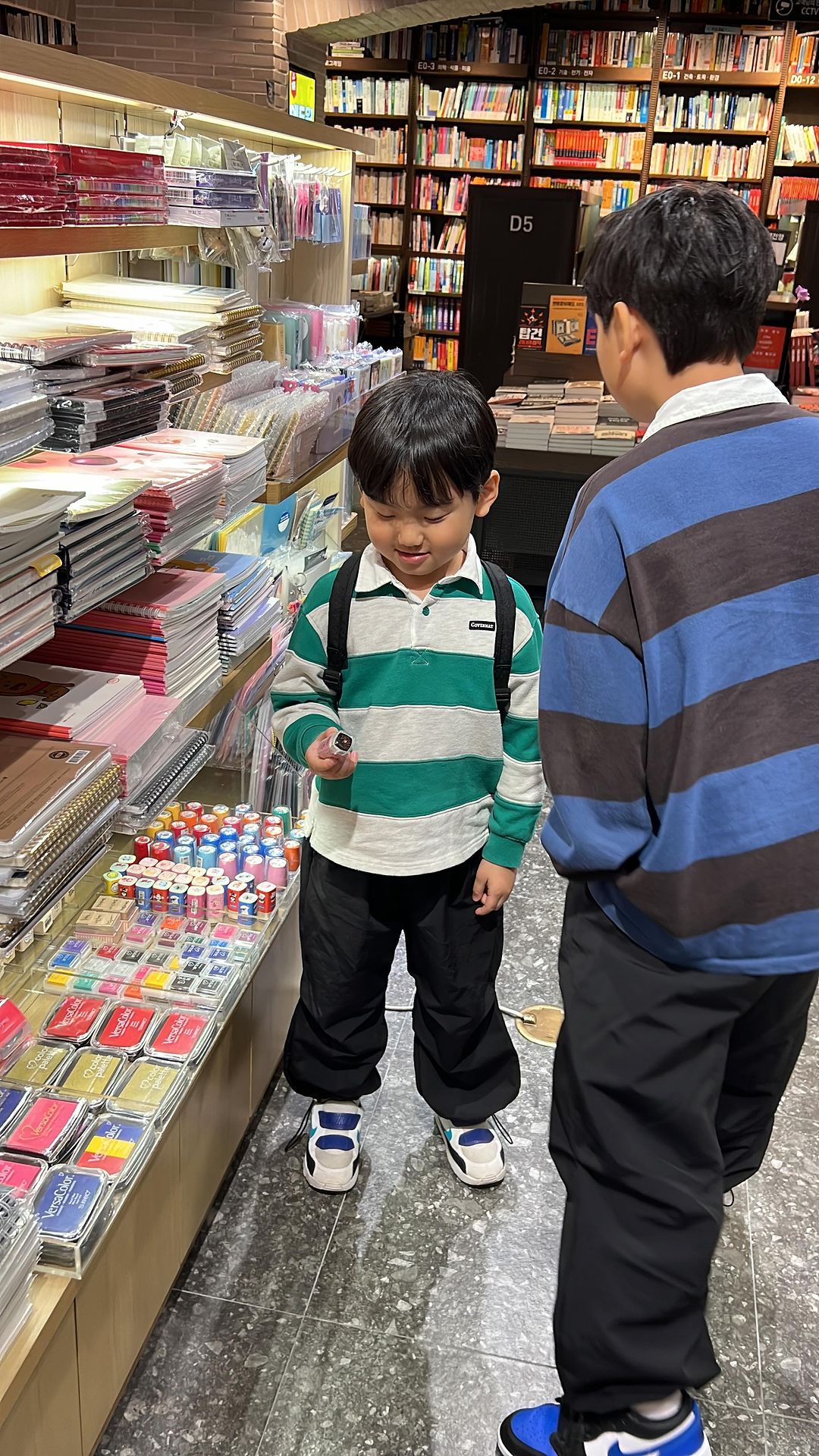우리, 신학기 준비 해야죠??
머리도 다듬고 준비물도 사려는데
토미카는 왜사는데 또🫠

#신학기준비 #머리자르기 #준비물사기 #정신챙기기 👊🏻