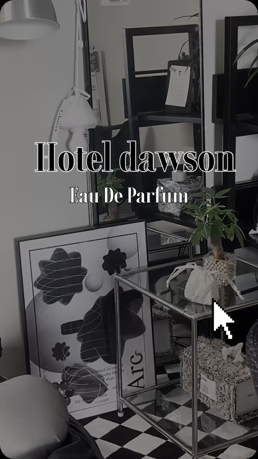 #제품제공 @official.hoteldawson 

여름에 땀내 쉰내 집착하는 사람 바로 저에오.,🥹

저는 땀도 많고 냄새에 민감해서 백화점 향수 3개를 계절별로 번갈아가면서 사용하는편이에요 ! 근데 금액에 비해 지속력이 너무 없어서 항상 따로 챙겨나갔어야 했는데 무겁기도 하고 사이즈가 커서 미니백에도 안들어가고., 불편한점이 이만저만이 아니었거든요 ..!

근데 호텔도슨 향수는, 사이즈부터 지속력까지 대 대 대만족🫢
잔향이 이렇게 좋은 향수는 첨봤어요 .! 고급미가 넘쳐나고 우드향이 나는데 라이트한 느낌이랄까요 ..? 
그래서 여름에 뿌리기 너무 좋고, 전 사실 인생향수 만나서 사계절 내내 뿌릴거 같아요🖤

호텔도슨은 호텔이라는 상징적인 개념과 공간을 향과 연결해 재해석 하여 디퓨저, 향수, 바디 워시&세럼 및 호텔 컨셉에 맞는 라이프 스타일 제품을 제공하고 있어요 !

패키지부터 향까지 취향저격인 호텔도슨 향수, 홀로그램st파우치에 쏘옥 넣고 올여름 향기로울 예정입니댜✨

#호텔도슨 #향수 #오드퍼퓸 #미드소마 #향수추천 #nicheperfume #hoteldawson
