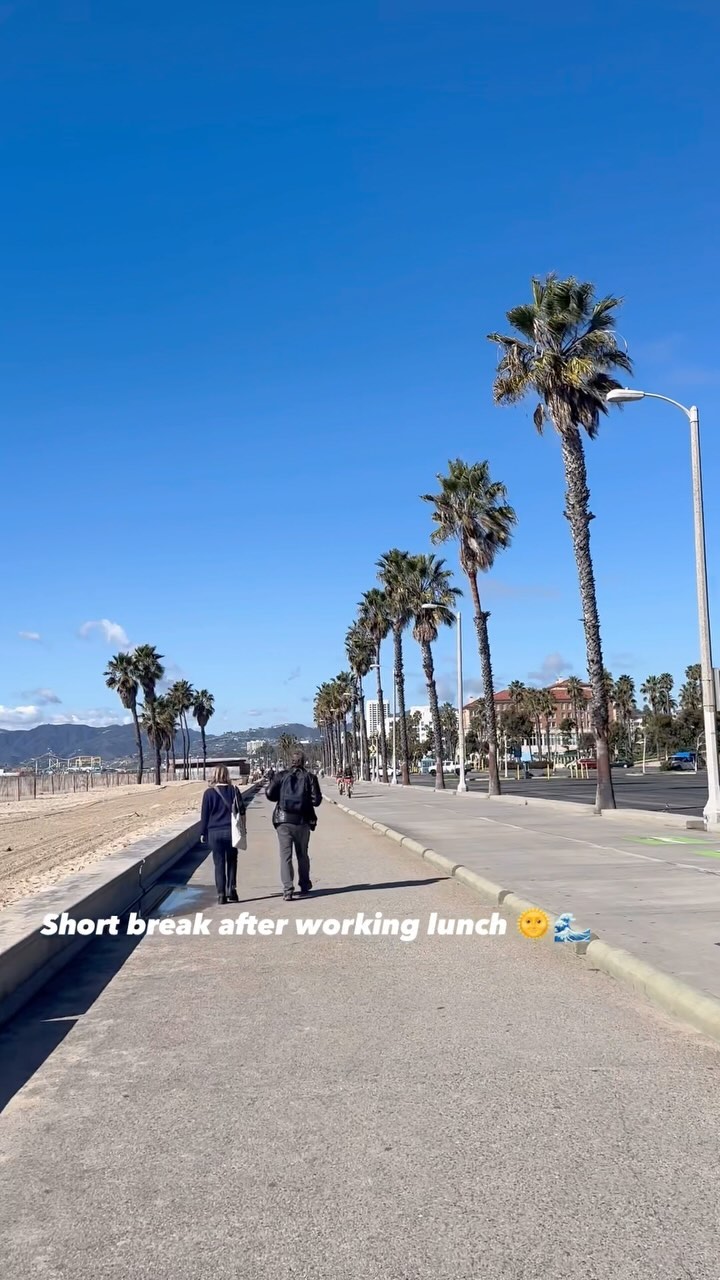 Short break after working lunch 🌞🌊