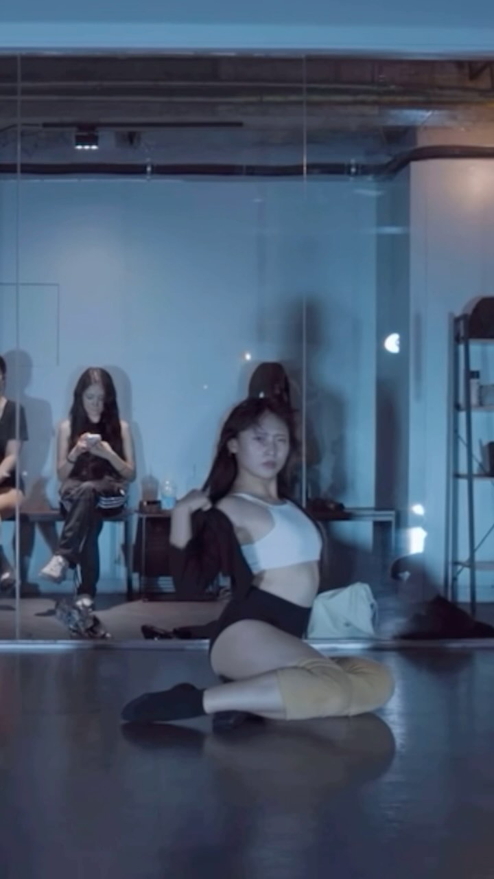 자국을..어디에…

C . @yubeen_jory_ 
S . @nakedbibi  #자국 
🎥 . @marokim__