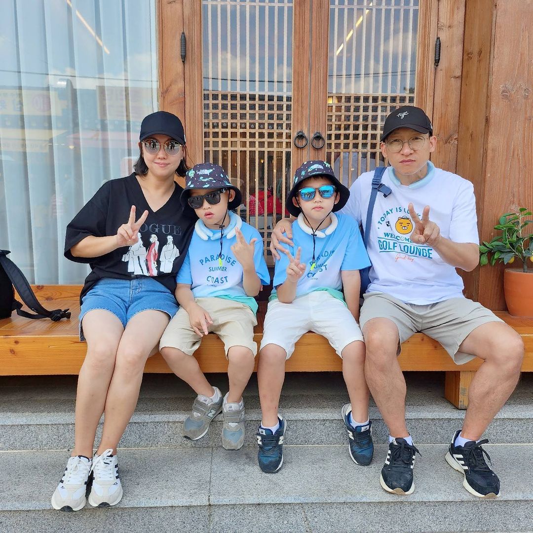 #경주

작년여름 ♡ 
그새 많이도 컷네ㅋㅋ
지호와 함께 여서 더 즐거웠던 경주여행 

#건강이네 #경주여행 #6시간
#경주 #불국사 #석굴암 #첨성대
#황리단길 #십원빵 #황남쫀득이 #동궁과월지 
#월정교 #천마총 #대릉원 #박물관
#멀지만 #더웠지마 #즐거웠던시간 
#쌍둥이네 #작년여름  #부산여행중