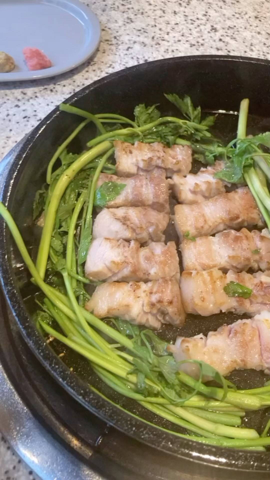 #협찬 
안녕하세요 Blossom 소혜입니다ღ'ᴗ'ღ 

서면에 맛있는 고깃집인 도화 식당에 다녀왔습니다☺︎
도화식당은 초벌 된 돼지고기를 주셨는데요!

저희는 도화 삼겹 3인분과 된장찌개 그리고 볶음밥을 먹었습니다
음식이 전반적으로 맛있더라고요٩(๑˃̶͈̀◡˂̶͈́๑)۶

도화식당의 위치는?
부산 부산진구 서전로37번길 14 1층

#서면맛집 #서면고기집 #서면삼겹살 #서면고깃집 #서면돼지고기 #서면1번가맛집 #서면1번가고기집 #서면술집 #서면밥집 #서면핫플 #서면고기맛집 #부산맛집 #전포동맛집 #전리단길 #전리단길맛집 #전포카페거리 #전포카페거리맛집 #도화식당