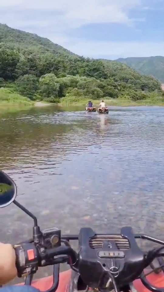 더워서 못탈 줄 알았는데 ㅎ 세상 시원하네~~ 

여름에는 해떨어지고 타는 거 추천!! 
6시 마지막 타임 추천~~ 

운동화 ❌️ 쓰레빠 신고가기~!! ㅎ 

경주 레저 보불ATV체험장
경북 경주시 경감로715 
오전 9:30~ (동절기 4시 /하절기 6시~ 문의)
010-2473-5566

#경주레저보불ATV#경주놀거리
#경주데이트코스 #경주가볼만한곳
#경주보불ATV