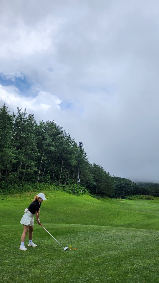 휴가가기전 파워J의 시간순서 피드정리ㅋㅋ

언제쯤 머리속으로 생각한대로
연습한대로 칠수있을까...ㅋㅋㅋ
요즘 의기소침 골프치기 싫었는데
롼딩다녀오니까 또 막 미치네...⛳️⛳️⛳️

#급필드
#급라운딩
#지난피드
#골린이
#골프스윙
#골프릴스
#육아맘
#김해맘
#가야CC
