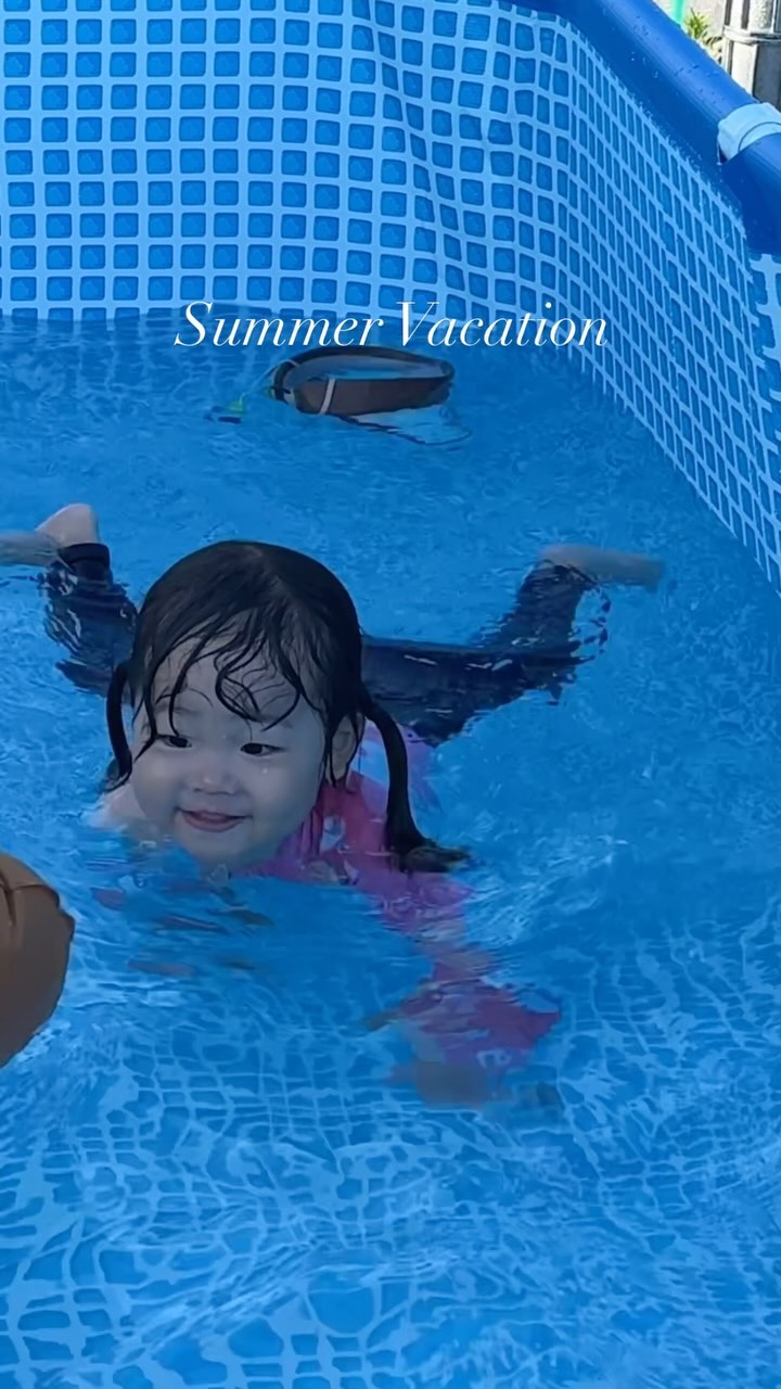 물속성 여니.
얼집 방학하고 할머니댁에서 보내는 촌캉스.
물풀장 최고 bb
.
.
+ 19months
2024.07
.
.
#촌캉스 #여름방학 #19갤아기 #물놀이 #야외물풀장 #간이물풀장
#intexpool