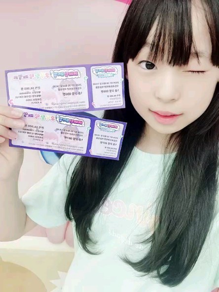 #협찬

베베핀 패밀리와 함께 신비로운 대모험을 떠나요! 💪
객석위로 두둥실 날아오르는 3m 초대형 유니콘도 만날 수 있어요^^
덕분에 온가족이 함께 재밌게 즐기고왔어요🥰
🦈 핀의 소중한 친구, 아기상어 인형이 사라졌어요!😱
평소와 같이 즐거운 베베핀 가족의 아침, 그런데 아기상어 인형이 사라졌다고!?
핀의 가장 소중한 친구인 아기상어 인형을 찾기 위해 집안 곳곳 신비로운 대모험을 떠나는 베베핀 패밀리 👶🏻
과연 베베핀 가족은 아기상어 인형을
무사히 찾을 수 있을까요?

<베베핀 뮤지컬: 우당탕탕 패밀리>
📍공연 기간 : 2024.07.13(토)~08.25(일)
📍공연 장소 : 국립과천과학관 어울림홀
📍예매처 : 인터파크, 네이버
@no1_adkhan 
@bebefinn.kr

#국립과천과학관 #애드칸 #핑크퐁 #베베핀 #아기상어 #아동컨텐츠 #가족뮤지컬 #베베핀뮤지컬 #어린이뮤지컬 #키즈 #국립과천과학관어울림홀 #가족나들이 
#브로디 #보라 #엄마 #아빠 #가족모험 #우당탕탕패밀리 #여름나들이 #여름공연 #가족뮤지컬베베핀 #뮤지컬 #여름방학 #공연추천