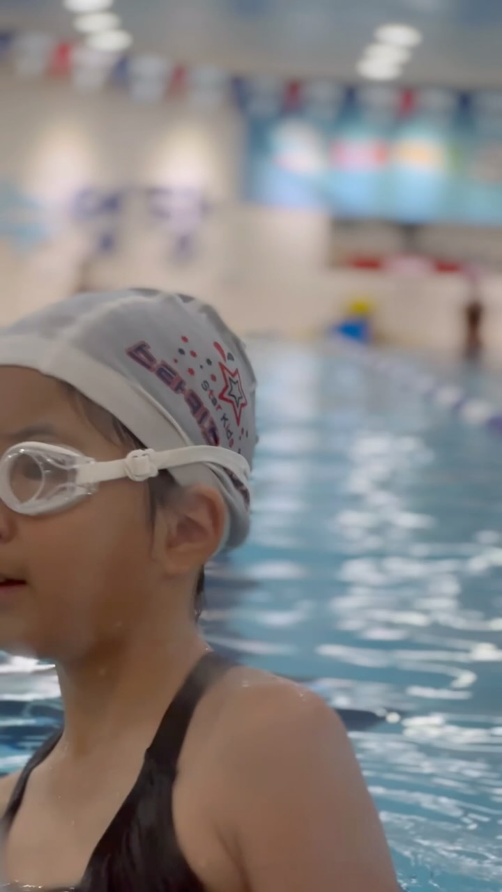 4단계 레벨로 업하는 수영 테스트 데이🏊‍♀️
가뿐하게 레벨 통과하고 
바뀐노란모자 보면서 만족해하던 고연서어린이
조금만 더 힘을 내보자.라이드는 엄마가 책임진다.

#동기부여가되길#스타키즈수영장#스타키즈수영장북구점