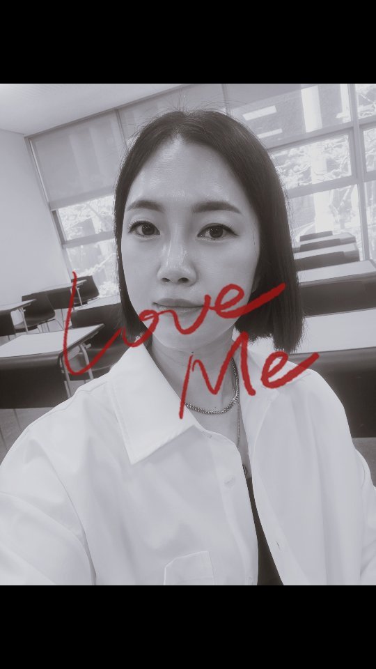 😁 가장 좋은것은 늘 나에게 먼저 줘라
  행복은 거기서부터 온다 -쇼펜하우어-

세상에서 믿을사람은 다른 누구도 아닌
자기 자신뿐이라며~~
자신을 의지하고 만족하는 사람이 가장 잘 사는 사람이래요

누군가를 위해 보여지는 삶이 아닌
오로지 나 자신을 위해 
나를 사랑하며
꿈꾸고 있는 목표를 위해
계속 움직여야 할꺼같애요

#메이크업우쌤
#나의생각
#나의다짐
#lovemyself