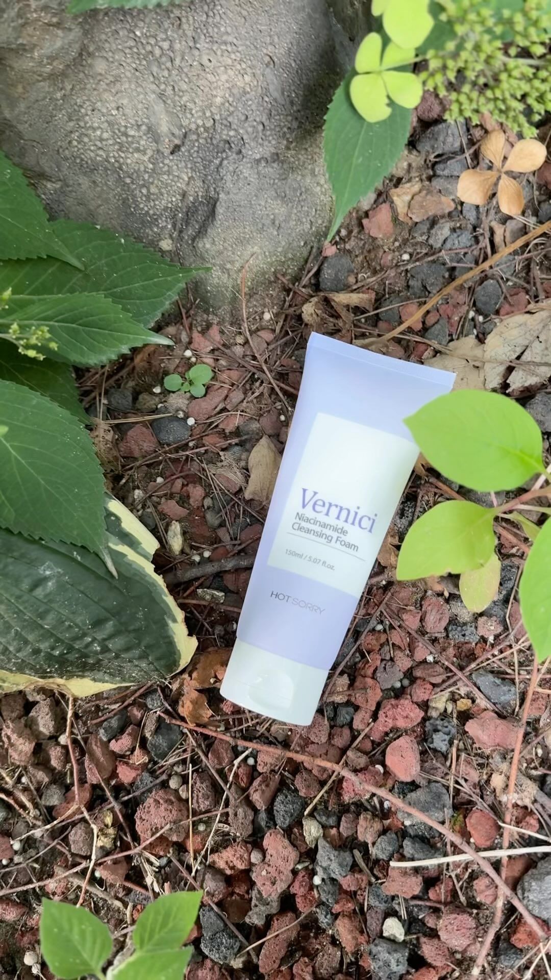 #협찬 아마존에서 이미 유명한 핫쏘리 클렌징폼 🧖🏻‍♀️🤍

여름철 클렌징이 더 중요한데 
핫쏘리 나이아신아마이드 클렌징폼은 
촉촉하면서도 깔끔하게 마무리돼 피부결을 정돈시켜주고,

미세거품이 모공속까지 깨끗하게 클렌징해 
각질제거까지 한번에 해주니 일석이조 효과까지... ✌🏻
@hotsorry_official

#협찬 #핫쏘리클렌징폼 #클렌징폼추천 #나이아신아마이드폼 #수분클렌징 #가성비클렌징폼 #건성피부클렌징폼