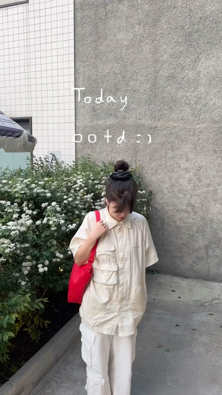 working & dancing outfit🎈🫧
낮엔 노트북 두드리다가 저녁되면 춤추고 노래부르는 라이프에 딱맞는 나의 오오티디
오랜만에 들어본 라코스테 노트북 가방에 맞춰 초장룩 기록!