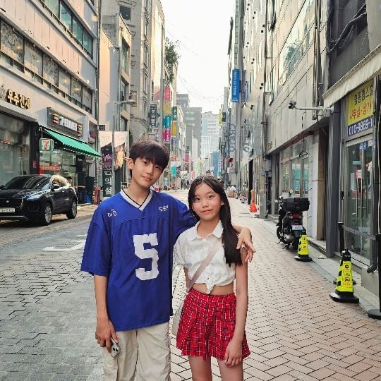 #오빠야
#초딩스타그램

바람직한 키 차이
설렘 1도 없는 사이ㅋㅋㅋㅋㅋㅋ

오빠야 키가 엄청 컸네
#국민문짝남 기대합니다

초딩들 마라탕탕탕탕