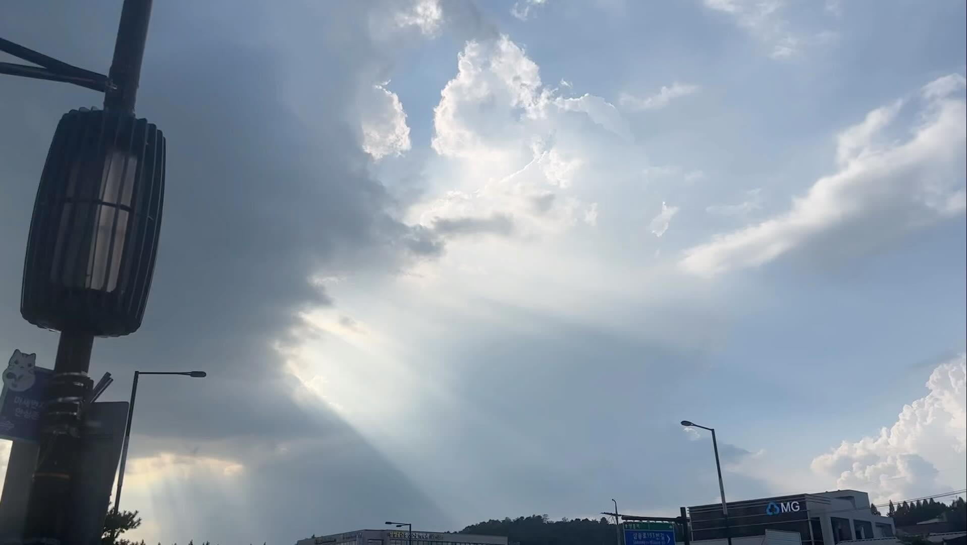 #퇴근길 #하늘이 미쳤다.
#눈물날뻔했어...
