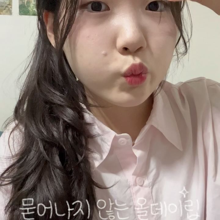 #광고 #오아드 @oiad_official 

❤️ 요새 딱 1일 1틴트 하는 중🎈 하루 한 번만 발라도 저녁까지 발색 짱짱한 오아드 #립티크 덕분에 (｡・‧̫・｡).*＊♡

💛 봉숭아 물들이는 것처럼 가볍게 착색되어서 아무것도 바르지 않았다고 착각할 정도..🫶🏻 점심 먹고 양치하고 음료 마시고 저녁까지 먹는 직장인에게 딱!

💚 플럼핑 효과도 있어서 따로 립 플럼퍼를 사용할 필요 없는 점도 완전 센스 포인트..🥹 예쁜데 간편하기까지..🫠

💙 웜톤은 블런토 | 쿨톤은 로지트 추천! 개인적으로 로지트 발색 너무너무 예뻐서 데일리템으로 애용중🥰

💜 괜히 12차 완판, 지속력 맛집으로 소문난 오아드가 아니다..☁️✨

˗ ˗ ˗ ˗ ˗ ˗ ˗ ˗ ˗ ˗ ˗ ˗ ˋˏ ♡ ˎˊ ˗ ˗ ˗ ˗ ˗ ˗ ˗ ˗ ˗ ˗ ˗ ˗
#Oiad #오아드립티크 #립티크 #립티커 #지속력 #지속력좋은틴트 #립타투 #립 #립추천