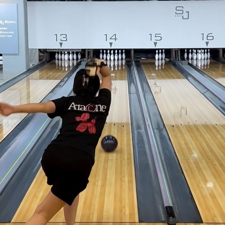 -ෆ 
연습에 연습에 연습에 연습 그리고 또 연습💪🏻💪🏻
#볼링스타그램 #볼링 #bowlingstagram #kpba #한국프로볼링협회 #여자프로 #프로볼링 #볼링선수 #여자볼링자세 #볼링자세 #볼링연습 #운동선수 #볼링프로 #수진볼링장