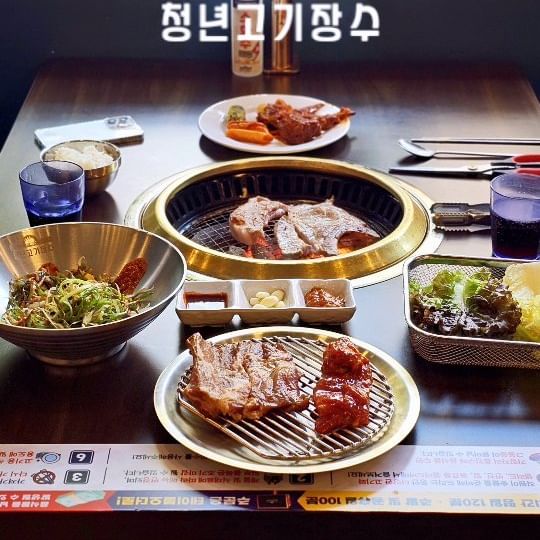 #협찬 #광고 #청년고기장수 #무한리필고기뷔페
@youngmangosu

퀄리티 낮은 고기뷔페에 질렸다면 여기 추천
고물가 시대인 요즘 명품숙성고기 9가지와 + 30여종의 
샐러드바 그리고 탄산음료 까지 모두  19,900원에 무제한
이용할 수 있는 청년고기장수

이곳에선 고기 뿐만 아니라 맵고수 맵부심도 
인정한 불지옥뼈구이도 인기 만점인데요.
#매운맛챌린지 #불지옥뼈구이 도전해 보세요!!

먹고 먹고 또 먹고 배터질때까지 먹어도 눈치 주는 사람 
없고 퀄리티 낮은 고기뷔페에 질렸다면
가격도 착하고 맛도 있고 여기 안갈 이유가 없죠?
여기는 #청년고기장수만덕점

#매운맛챌린지 #청년고기장수 #불지옥뼈구이 #고기부|페 #무한리필 #뼈구이 #dori #춤