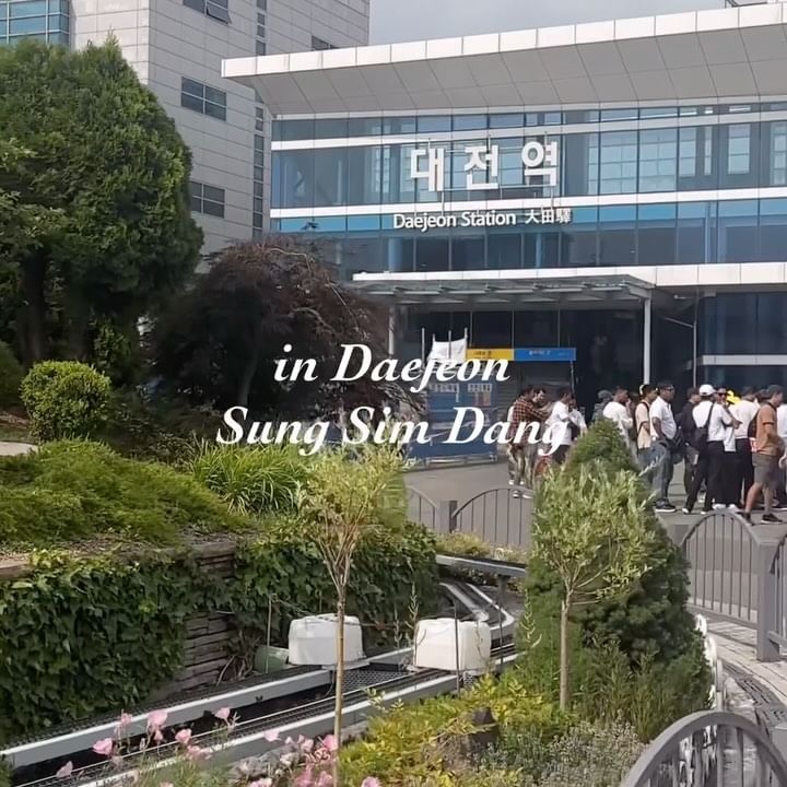 드디어 가본 대전 명물 #성심당 🍞🥯
빵돌이는 절대 못 지나치지, 베스트 메뉴 다 사고싶었는데
주말엔 사람이 너무 많아서 일찍 품절되버렸다지 🥲