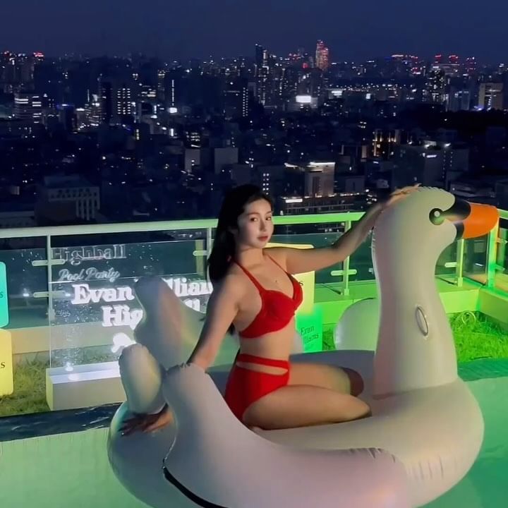 올 #여름 을 택임질 #섹시한 #풀파티
강남 #핫바디들은 다 여기 모여 있는 핫플~🔥

 #에반버번하이볼 #에반하이볼 #에반윌리엄스
  #풀파티 #아츠논현  #아츠논현오피스텔 #강남오피스텔
  @american_bourbonwhiskey