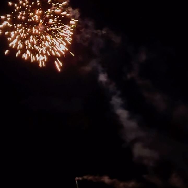 한여름밤 불꽃놀이 🎇 
하고 싶은 거 다 하게 해주는 내 오빠 최고 ෆ.ෆ 

#커플배경화면 #두번째🫧