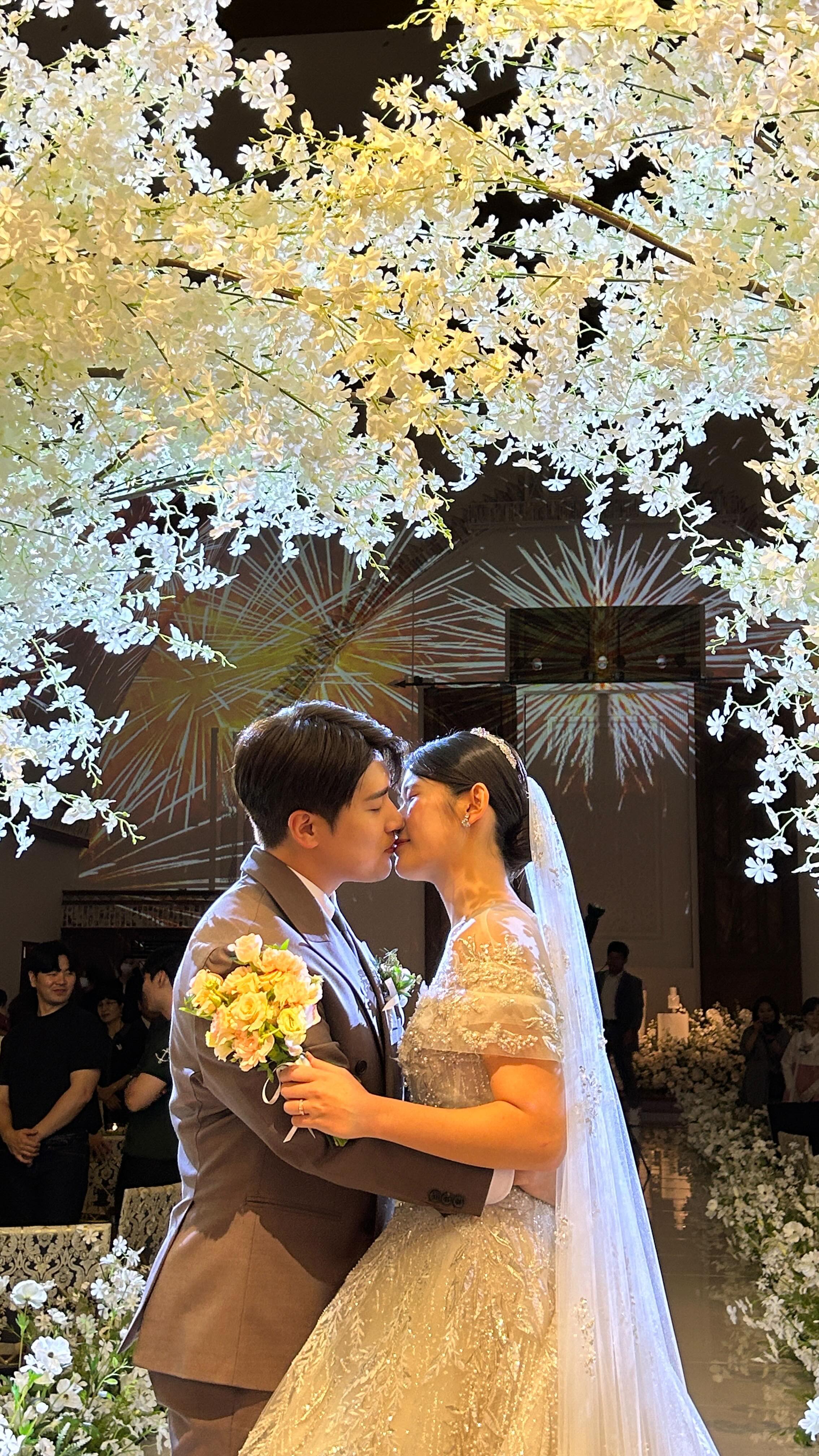 씩씩한 신부 결혼식👰🤵💍
결혼 축하행🎉💖