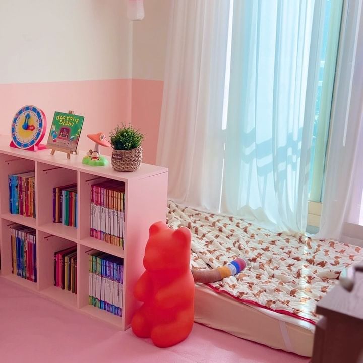 💕핑크방 만들고 정체중😅

방 하나 정리하고 나면 왜 다른 곳이 난리가 나는지;;
이래서 집 정리는 끝이 없는 건가요오! 
마음먹고 다 버려야 뭔가 미니멀이 가능한 것인겐가🔥

.
#아이방 #아기방꾸미기 #집꾸미기 #집스타그램 #집꾸미기그램
#아기방인테리어 #아이방인테리어 #여아방꾸미기 #여아방인테리어