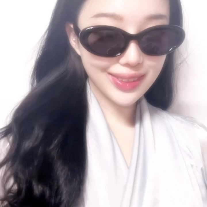 #협찬 
@momentus_eyewear 
뿔테 LAB • BLACK 
선글라스 RWAN • BLACK