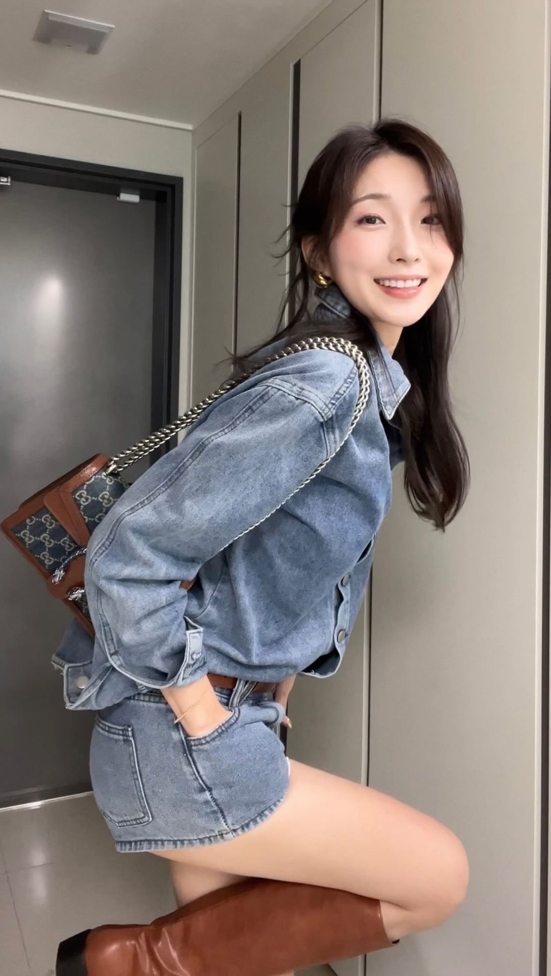 가을 언제와,,
열심히 준비중인 가을시즌 청청놓칠수없쟈냐 💙🫶🏻
가을데님필수 !
너무예쁜 데님투피스 

#데일리룩 #가을코디 #청청패션 #데님 #데님코디 #데이트룩 #데일리