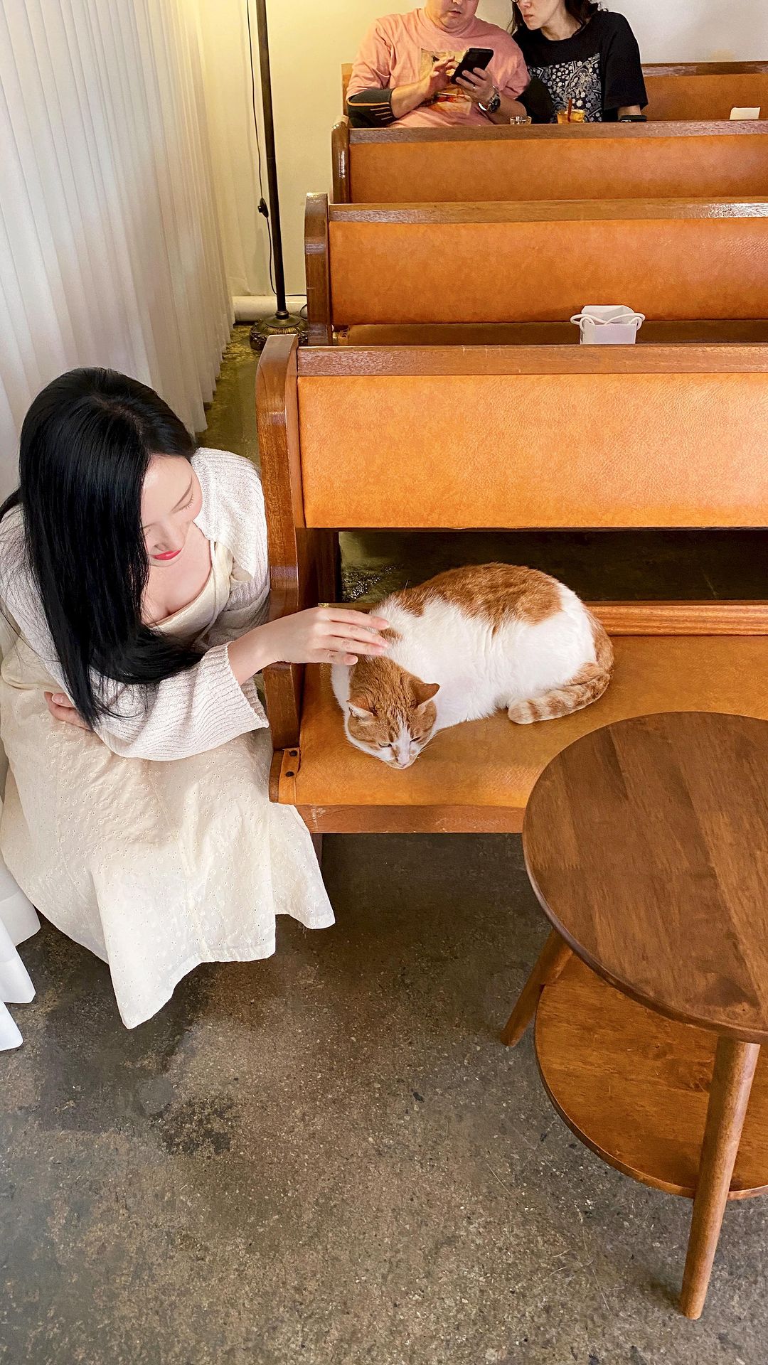 Cafè w. Cat = Heaven😻
사장님의 고양이 사랑이 곳곳에서 느껴지는
작지만 아늑해서 오래 머무르고 싶었던 카페

📍JJ Espresso Bar
23-3, Seongam-ro 9-gil, Gyeongsan-si, Gyeongsangbuk-do
🐈Danggo is so cute(〃´𓎟`〃)
.
.
#Gyungsan #경산카페