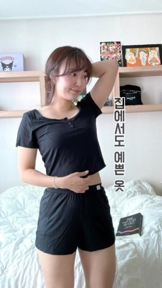 #협찬 추석 연휴 다 잘 보내셨나요? ☺
본가에서 내내 편안하게 입었던 큐모모 수면브라 굿밤 슈슈!
입었을 때 핏이 예쁘고,
제 체형교정도 해주니까
자꾸 입고 싶더라고요😁

예뻐도 불편하면 집에서 안 입게 되는데 너무 편~안하니까! 상의에는 메모리폼 몰드컵이 있어서 집에서도 편안하게 입고 있을 수 있어요! 가슴 퍼짐, 처짐 고민인 분들도 Gooood!

상의 단추 디테일,
포켓 주머니까지 있는
큐모모 수면브라 굿밤 슈슈

사이즈는 s부터 4xl까지 !
편안하지만 예쁜 파자마 포기할 수 없을 때 추천드려요🤍

 #파자마 #수면브라 #큐모모 #굿밤슈슈