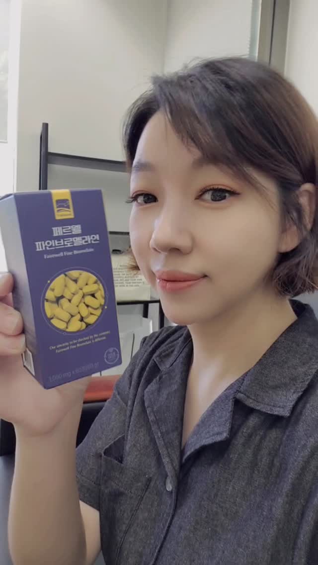 #광고 #협찬 

브로멜라인?
혹시 들어보셨나요??
브로멜라인이 붓기와 체지방 감소에 도움을 준다고 해요.
그래서 검색🔎 해보니~

1. 소화 개선: 단백질 분해 효소로서 소화를 돕고, 위장 불편을 완화하는 데 도움을 줄 수 있습니다.

2. 항염증 효과: 염증을 줄이고 통증을 완화하는 데 효과적이며, 관절염이나 부상 후 회복에 도움을 줄 수 있습니다.

3. 면역력 강화: 면역 체계 기능을 지원하여 감염에 대한 저항력을 높이는 데 기여할 수 있습니다.

4. 혈액 순환 개선: 혈액 응고를 줄이고 혈전을 제거해 혈액 순환을 개선하여 붓기 완화에 도움을 줄 수 있습니다.

5.  체지방 감소 : 체내 염증 수치가 높을경우 사람들은 염증성 지방때문에 붓기처럼 살이 찐거라 브로멜라인같은걸 먹어주면 염증성 지방을 줄여줄수있음

와우 저에게 딱 필요한~~~

💥페르웰 파인브로멜라인

📌고함량
📌다양한 시너지 원료 배합

✨️효소식품 브로멜라인 : 파인애플 줄기와 열매에 들어있는 가수뷰해효소.
✨️파인애플 농축분말 : 비타민 풍부. 단백질 분해효소 함유.
✨️케르세틴 : 양파, 양파껍딜에 많이 함유되어 있는 폴라보노이드계 파이토케미컬 식물성 원료.
✨️효소식품 파파인 : 비타민 c와 카로티노이드가 풍부한 파파야의 과일과 잎에서 추출되는 물질.

📌분말형태보다 섭취가 더 편한 알약

https://smartstore.naver.com/fairewell/products/10493553631

@fairewell_official

#브로멜라인#브로멜라인 다이어트#붓기#붓기빼기#붓기제거#체지방감소#소화효소#소화개선
