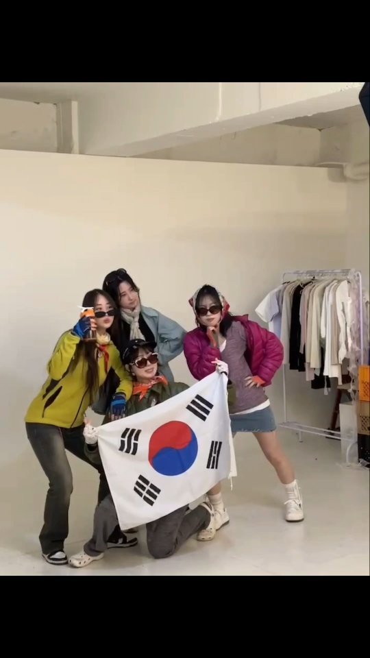 엄마들, 졸업사진 찍고왔어.~~^^*
#한사랑산악회 #졸업사진 #06 #추천